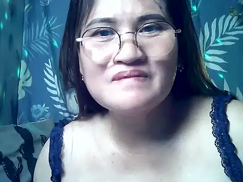 Snapshot of Amazing_Angel22 chatting on May 15, 12:45 pm Amazing Angel22 online show from May 15, 12:45 pm