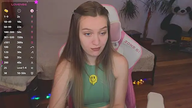 Snapshot of CyrilaPuff chatting on December 16, 4:55 am CyrilaPuff online show from December 16, 4:55 am