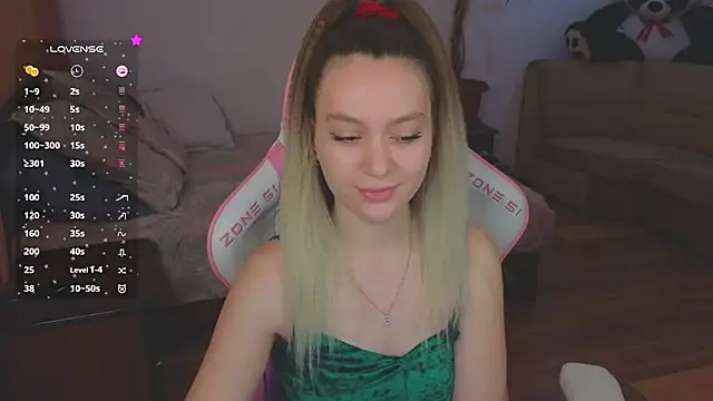 Snapshot of CyrilaPuff chatting on January 26, 3:17 am CyrilaPuff online show from January 26, 3:17 am