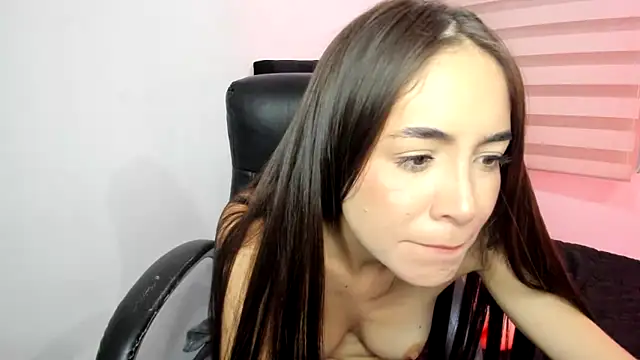 Snapshot of CristinaLaurentt chatting on February 22, 2:28 am CristinaLaurentt online show from February 22, 2:28 am