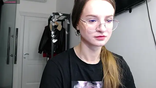 KateJonson online show from April 18, 7:56 am