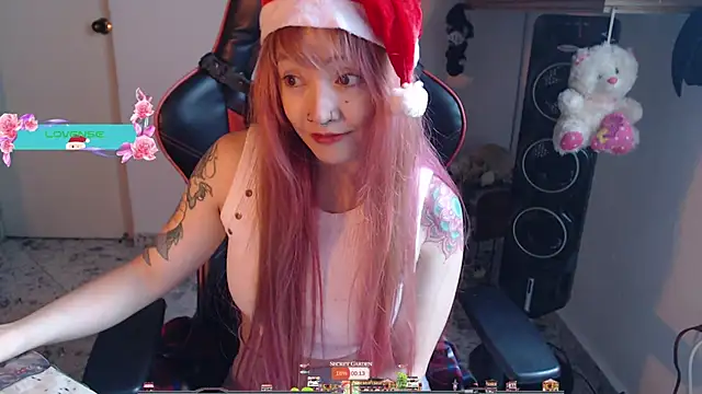 Snapshot of pink-2022 chatting on December 22, 1:33 pm pink-2022 online show from December 22, 1:33 pm