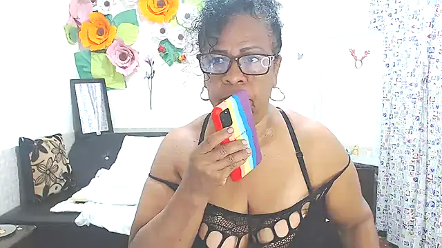 Snapshot of Yayis-hot-sexyw chatting on February 23, 6:56 pm Yayis-hot-sexyw online show from February 23, 6:56 pm