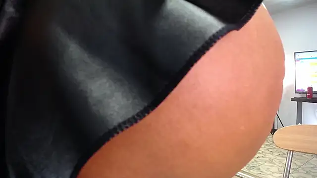 Snapshot of S_Mia chatting on January 28, 5:54 am S Mia online show from January 28, 5:54 am