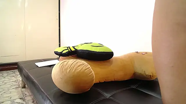 Snapshot of S_Mia chatting on October 25, 1:18 pm S Mia online show from October 25, 1:18 pm