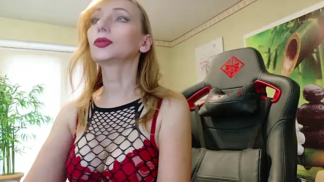 Snapshot of HotLana69 chatting on February 15, 3:50 pm HotLana69 online show from February 15, 3:50 pm