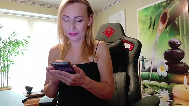 Snapshot of HotLana69 chatting on September 30, 8:30 am HotLana69 online show from September 30, 8:30 am