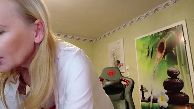 Snapshot of HotLana69 chatting on October 16, 5:58 pm HotLana69 online show from October 16, 5:58 pm