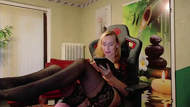 Snapshot of HotLana69 chatting on October 19, 4:18 pm HotLana69 online show from October 19, 4:18 pm