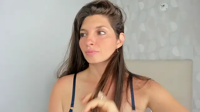 Snapshot of Azahara_Amin_ chatting on November 10, 3:22 pm Azahara Amin online show from November 10, 3:22 pm