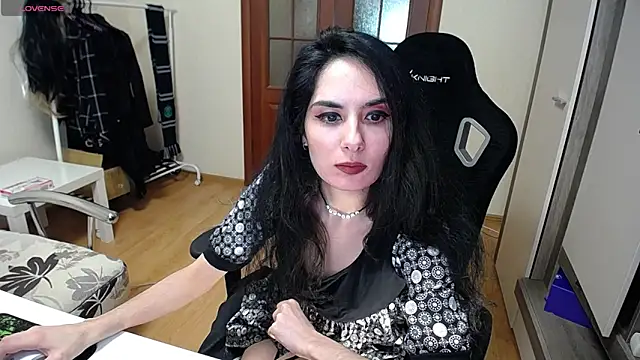 Snapshot of The_Blacksphinxxx chatting on April 8, 3:23 pm The Blacksphinxxx online show from April 8, 3:23 pm