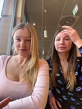 Snapshot of legsLONG chatting on February 16, 6:42 am legsLONG online show from February 16, 6:42 am