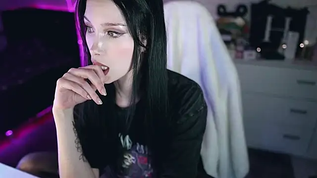  Uindi  online show from December 9, 7:39 pm