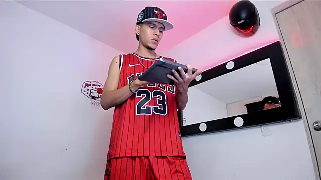 Samuel Suarez online show from June 12, 2:10 am