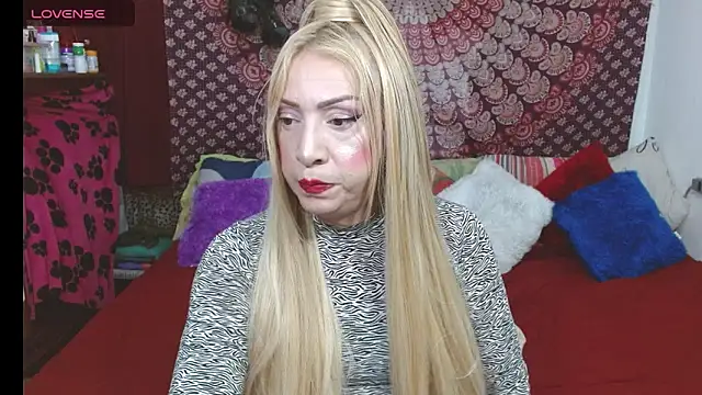 Snapshot of elena_evans chatting on November 30, 5:17 pm elena evans online show from November 30, 5:17 pm