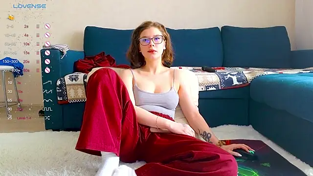 Snapshot of Love_plat1na chatting on January 23, 9:29 am Love plat1na online show from January 23, 9:29 am