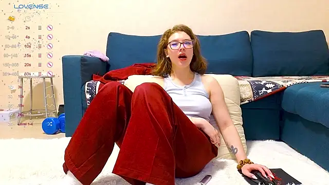 Snapshot of Love_plat1na chatting on January 27, 6:52 pm Love plat1na online show from January 27, 6:52 pm