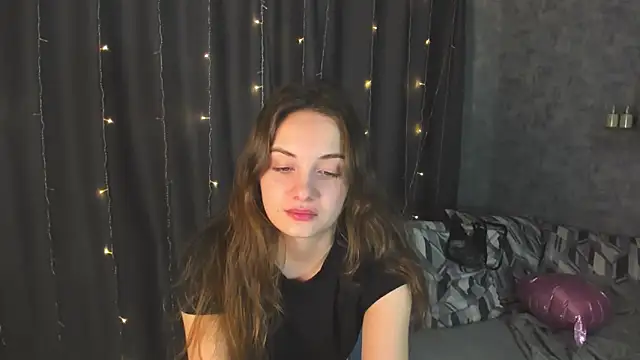 Snapshot of KristinaLoison chatting on February 20, 8:25 pm KristinaLoison online show from February 20, 8:25 pm