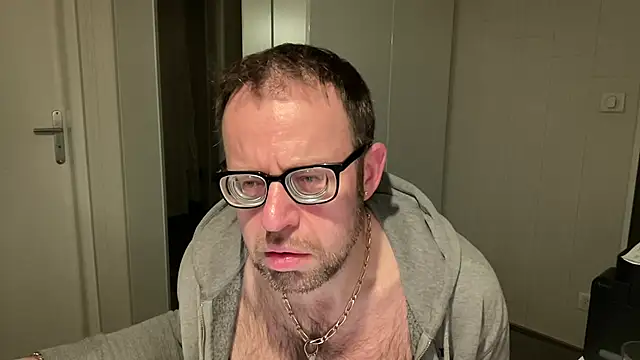 Snapshot of FABIOGLASSES chatting on January 18, 11:55 pm FABIOGLASSES online show from January 18, 11:55 pm