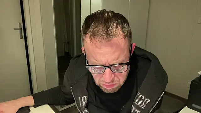 Snapshot of FABIOGLASSES chatting on February 1, 12:29 am FABIOGLASSES online show from February 1, 12:29 am