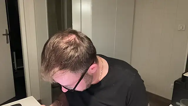 Snapshot of FABIOGLASSES chatting on February 27, 9:47 pm FABIOGLASSES online show from February 27, 9:47 pm