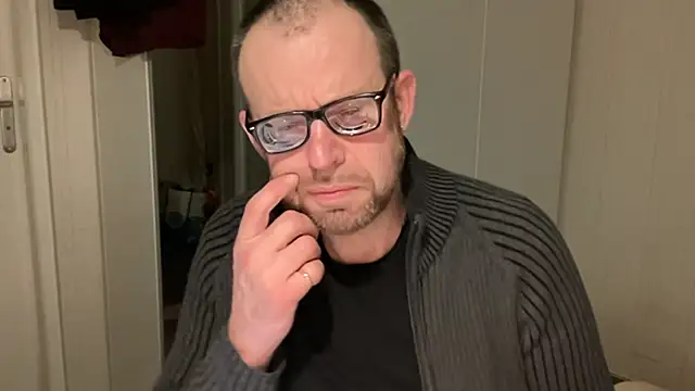 FABIOGLASSES online show from December 3, 11:25 pm