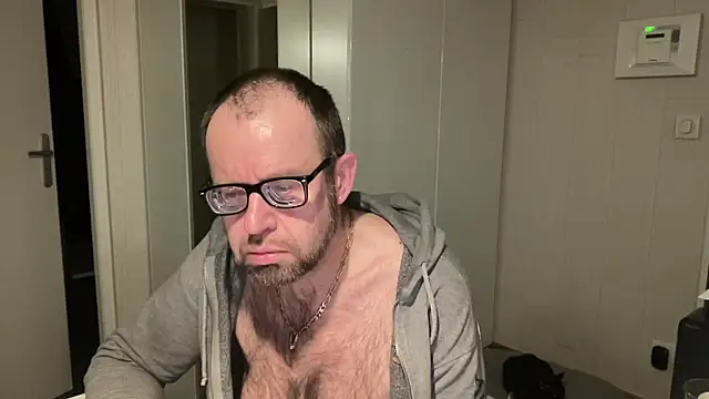 FABIOGLASSES online show from February 8, 10:35 pm