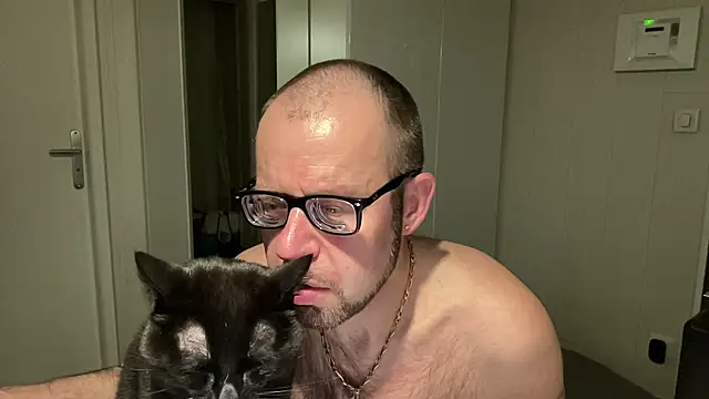 FABIOGLASSES online show from April 5, 10:51 pm