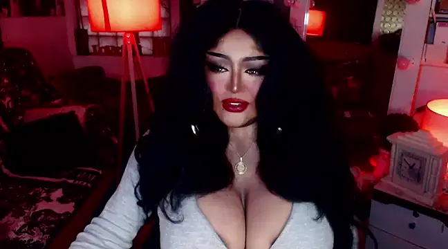 Snapshot of TiffanyWolf chatting on December 19, 12:02 am TiffanyWolf online show from December 19, 12:02 am