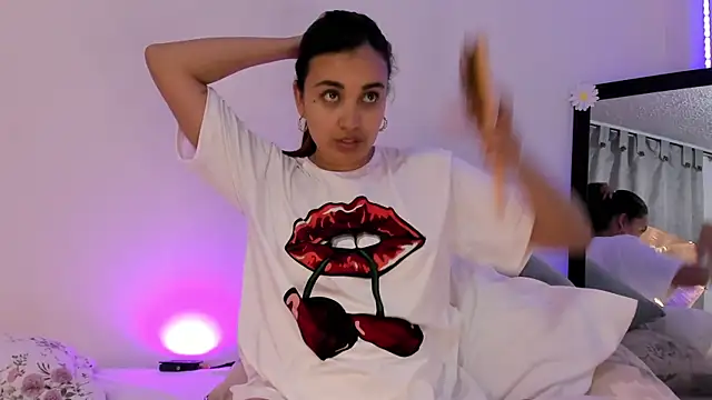 aisha es online show from January 21, 2:00 am