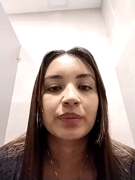 aisha es online show from October 3, 6:38 pm
