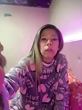 Snapshot of Karly_moon chatting on March 23, 3:32 am Karly moon online show from March 23, 3:32 am