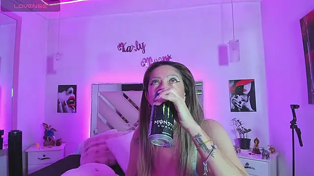 Snapshot of Karly_moon chatting on November 11, 11:38 pm Karly moon online show from November 11, 11:38 pm