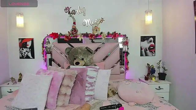 Snapshot of Karly_moon chatting on November 28, 11:07 pm Karly moon online show from November 28, 11:07 pm