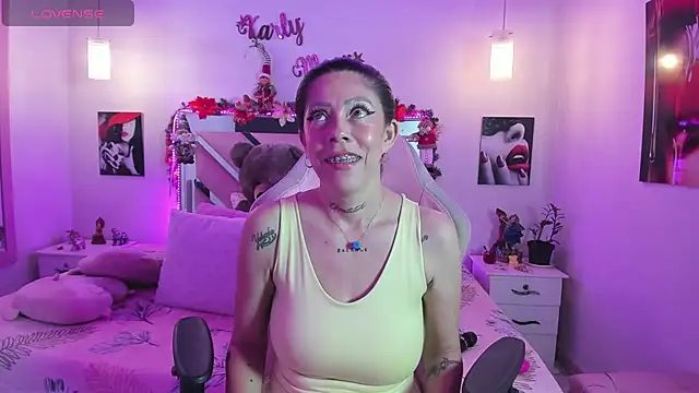 Snapshot of Karly_moon chatting on November 30, 10:47 pm Karly moon online show from November 30, 10:47 pm