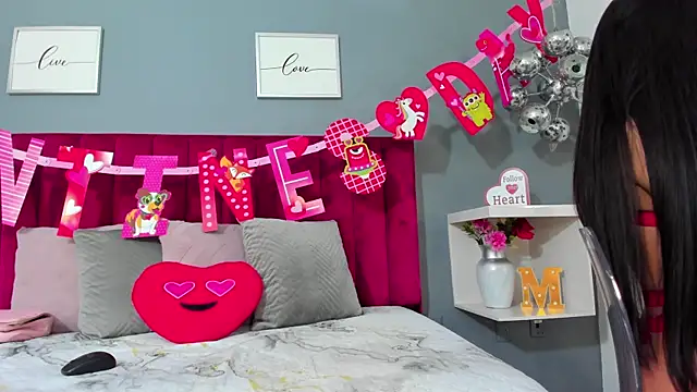 Snapshot of MauraGray chatting on February 14, 8:15 pm MauraGray online show from February 14, 8:15 pm