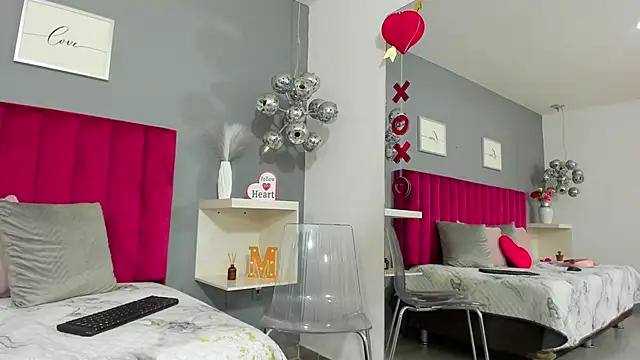 Snapshot of MauraGray chatting on February 28, 10:06 pm MauraGray online show from February 28, 10:06 pm