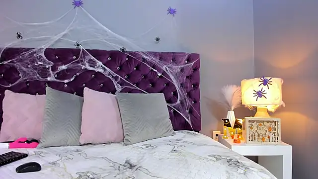 Snapshot of MauraGray chatting on October 29, 8:43 pm MauraGray online show from October 29, 8:43 pm