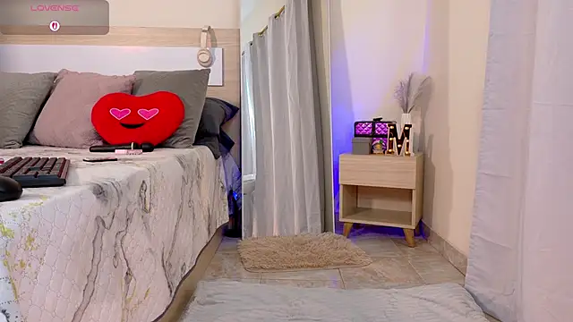 MauraGray online show from February 27, 9:15 pm