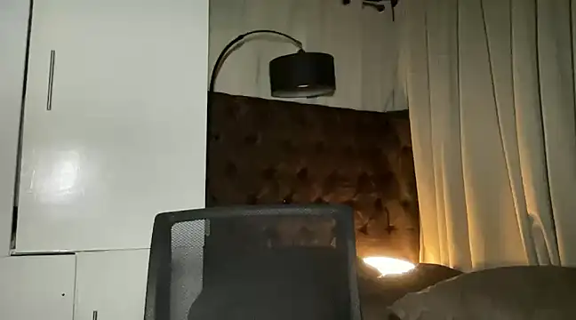 Snapshot of Lilly_cruz chatting on December 11, 8:28 pm Lilly cruz online show from December 11, 8:28 pm