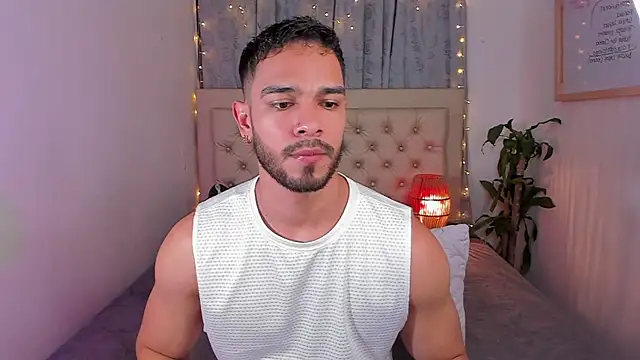 Snapshot of Josseph1_ chatting on December 9, 3:29 am Josseph1 online show from December 9, 3:29 am