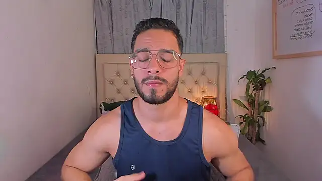 Snapshot of Josseph1_ chatting on January 18, 12:02 am Josseph1 online show from January 18, 12:02 am