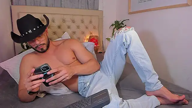 Snapshot of Josseph1_ chatting on January 25, 6:01 am Josseph1 online show from January 25, 6:01 am