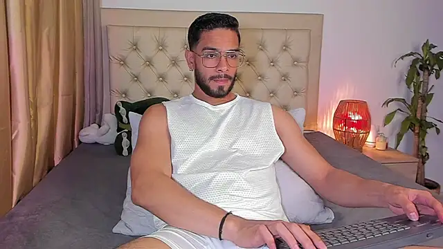 Snapshot of Josseph1_ chatting on February 5, 3:34 am Josseph1 online show from February 5, 3:34 am