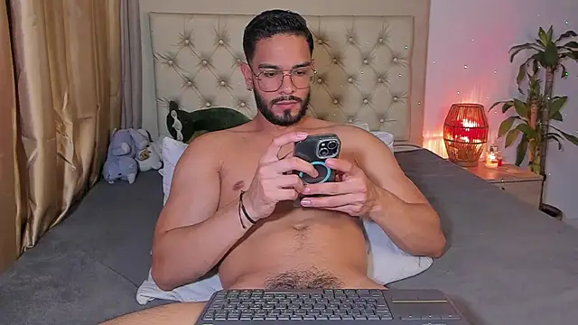 Snapshot of Josseph1_ chatting on February 6, 3:37 am Josseph1 online show from February 6, 3:37 am