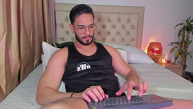 Snapshot of Josseph1_ chatting on February 12, 12:37 am Josseph1 online show from February 12, 12:37 am