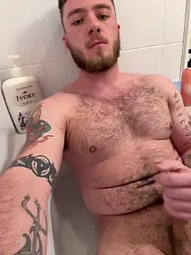 Snapshot of HungJr5255 chatting on December 18, 9:29 pm HungJr5255 online show from December 18, 9:29 pm