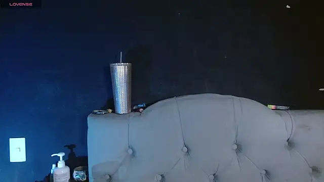 Snapshot of Red-moon1 chatting on June 18, 2:34 am Red-moon1 online show from June 18, 2:34 am