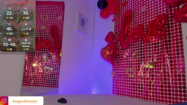 Snapshot of Megan_browns1 chatting on February 11, 12:48 pm Megan browns1 online show from February 11, 12:48 pm