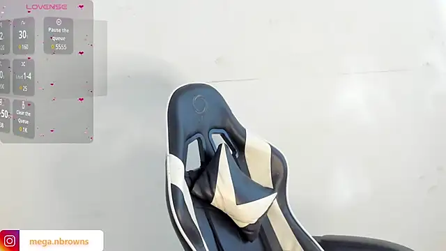 Snapshot of Megan_browns1 chatting on February 27, 12:56 pm Megan browns1 online show from February 27, 12:56 pm